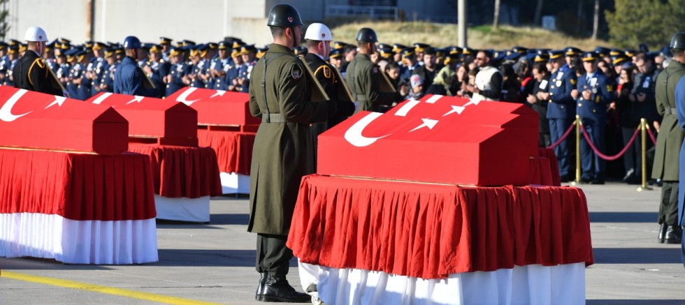 KAHRAMAN ŞEHİTLERİMİZ RESMİ TÖRENLE EBEDİYETE UĞURLANDI