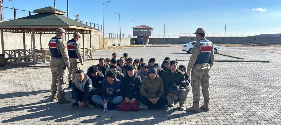 Kars'ta Düzensiz Göç Operasyonu: 28 Göçmen Yakalandı