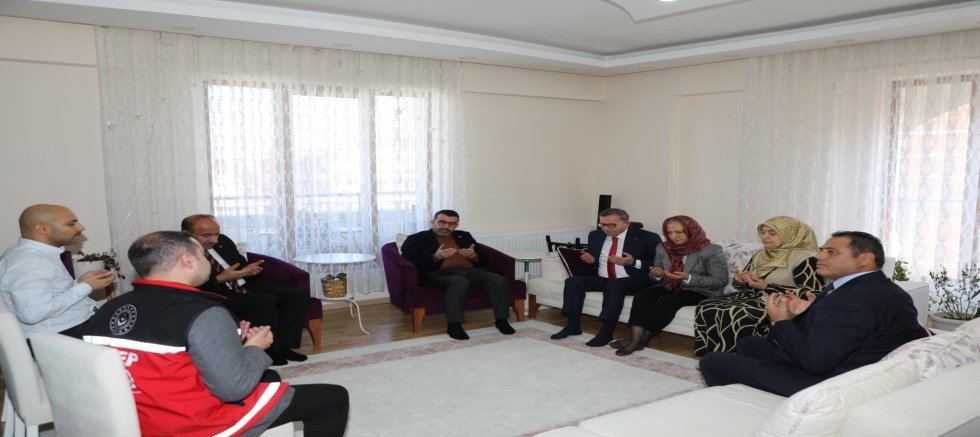 KARS’TA ANLAMLI ZİYARET: MİLLETVEKİLİ ADEM ÇALKIN ŞEHİT ÖĞRETMEN AİLESİNİ YALNIZ BIRAKMADI