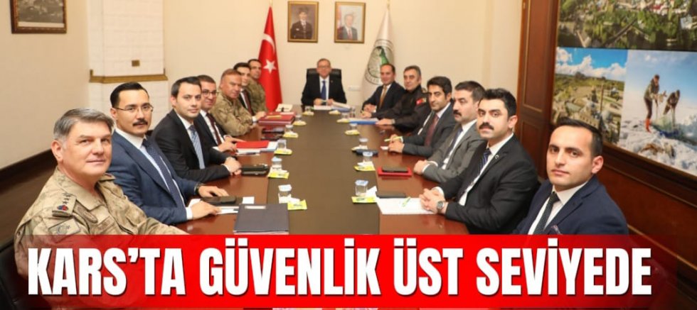 KARS’TA GÜVENLİK ÜST SEVİYEDE: VALİ ZİYA POLAT BAŞKANLIĞINDA KRİTİK ASAYİŞ TOPLANTISI YAPILDI