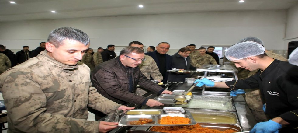 KARS VALİSİ ZİYA POLAT, JANDARMA PERSONELİYLE İFTARDA BULUŞTU