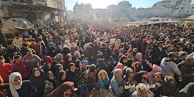 Gazze'de bir lokma ekmek için çıkan izdiham görüntüleri insanlik bitmiş dedirtti