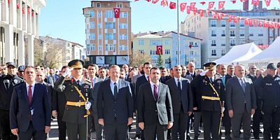 Kars’ta Cumhuriyet Bayramı Coşkuyla Kutlandı: 101. Yıl Dönümünde Atatürk Anıtına Çelenk Sunuldu   